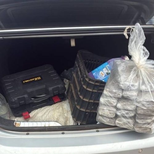 PRE apreende 14 tabletes de maconha e prende motorista durante abordagem na BA-026 em Maracás