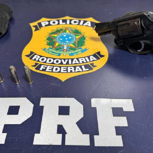 PRF apreende armas, medicamentos irregulares e vapes durante operação na BR-116, em Conquista
