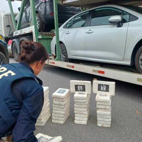 PRF apreende mais de 120 quilos de drogas e flagra carro adulterado em Conquista