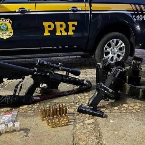 PRF intercepta arsenal na BR-116 e prende trio durante Operação Carnaval na Bahia