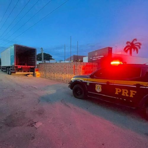 PRF intercepta caminhão e apreende 380 mil maços de cigarros contrabandeados em Correntina
