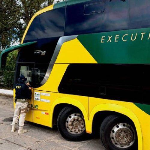 PRF realiza operação e aborda mais de 350 veículos de transporte de passageiros na Bahia