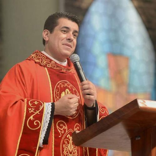 Padre viraliza ao revelar que aconselhou noiva a cancelar casamento