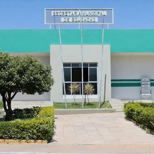 Pai denuncia motorista de ônibus escolar após filha de 9 anos ser abandonada sozinha em Guanambi
