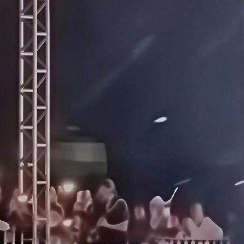 Palco cede durante show de Amado Batista e provoca correria no São João de Itapetinga