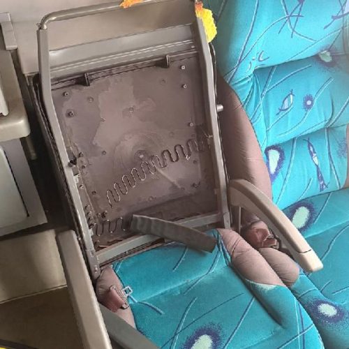 Passageiro é levado à delegacia após danificar ônibus e ameaçar motorista em Tanhaçu