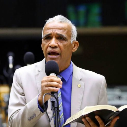Isidório causa polêmica ao dizer que escala 5×2 dará tempo para “fazer sexo em paz”