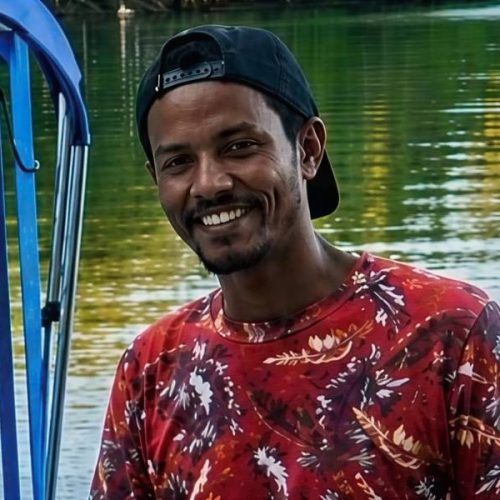 Pescador é resgatado com vida após desaparecer durante acidente em Porto Seguro