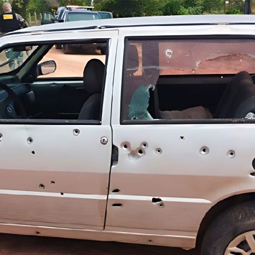 Pistola, munição e fogo cruzado: caso de jovem baleado intriga policiais em Porto Seguro