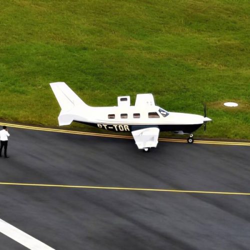 Pneu de avião estoura durante pouso e pista de aeroporto de Ilhéus é interditada