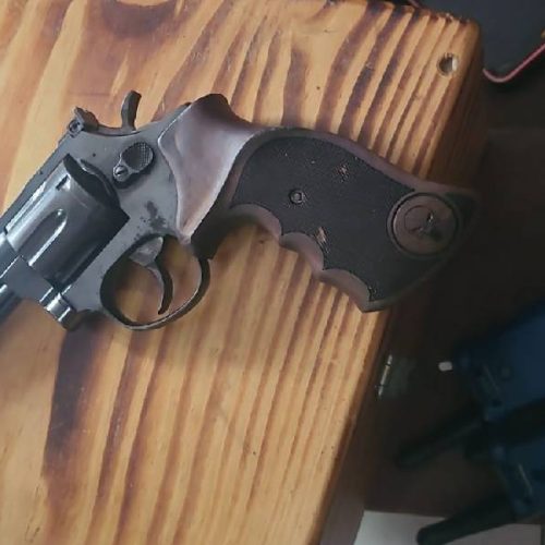 Polícia Civil e Rondesp prendem homem com revólver 357 em Brumado