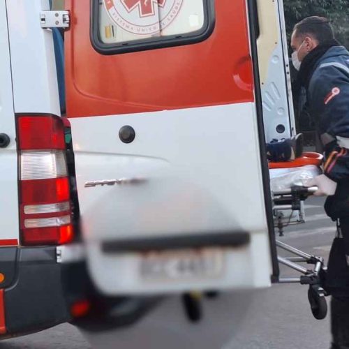Polícia Militar contém homem em surto psicótico após ele jogar bicicleta contra carro em Guanambi