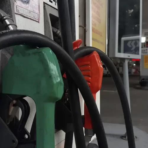 Preços da gasolina variam de R$ 5,76 a R$ 6,88 na Bahia, revela pesquisa da ANP