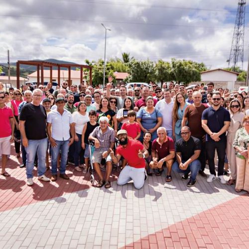 Prefeito Fabrício Abrantes inaugura praça, anuncia pacote de obras e promete transformar comunidade rural de Brumado