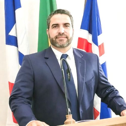 Prefeito de Riacho de Santana retorna ao cargo após 109 dias afastado pela Operação Overclean