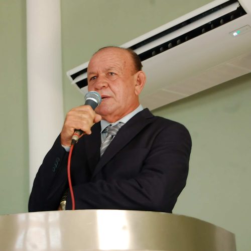 Prefeito de Caculé é advertido por usar veículos de empresa própria em obras públicas