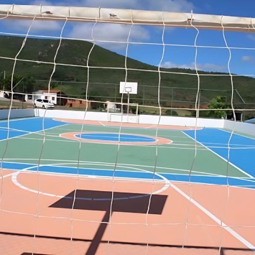 Prefeito Fabrício Abrantes inaugura quadras em Ubiraçaba e anuncia novas praças em Brumado