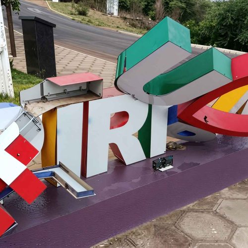 Prejuízo de quase R$ 8 mil após vandalismo ao letreiro de boas-vindas em Piripá; polícia indica autor