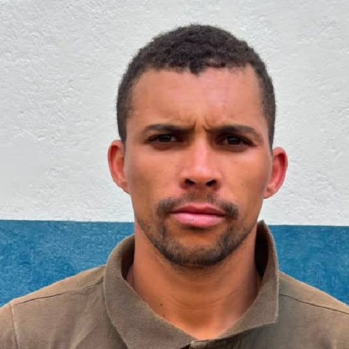Preso rompe cela, furta arma e drogas e foge de delegacia em Ituaçu