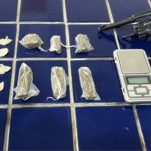Prisão em Brumado: RONDESP apreende arma, drogas e munições durante abordagem