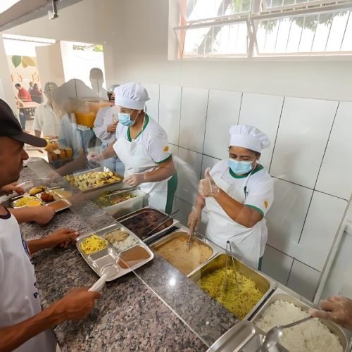 Restaurante Popular de Brumado supera 1 mil refeições por dia e vira referência em alimentação acessível
