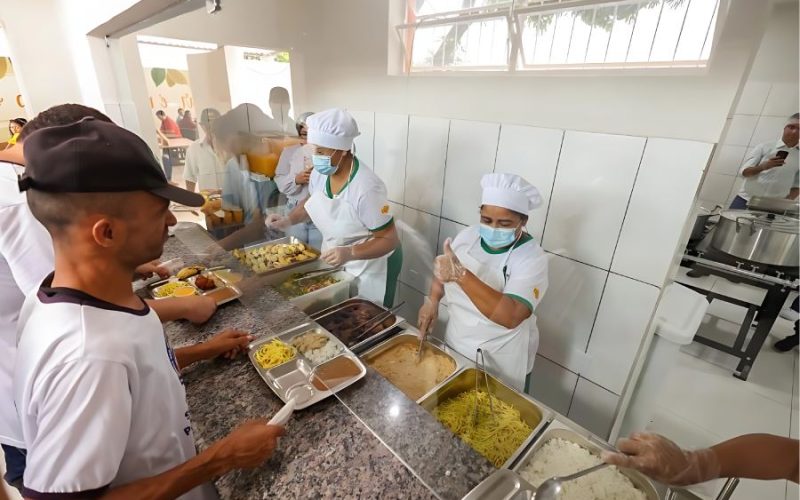 Restaurante Popular de Brumado supera 1 mil refeições por dia e vira referência em alimentação acessível