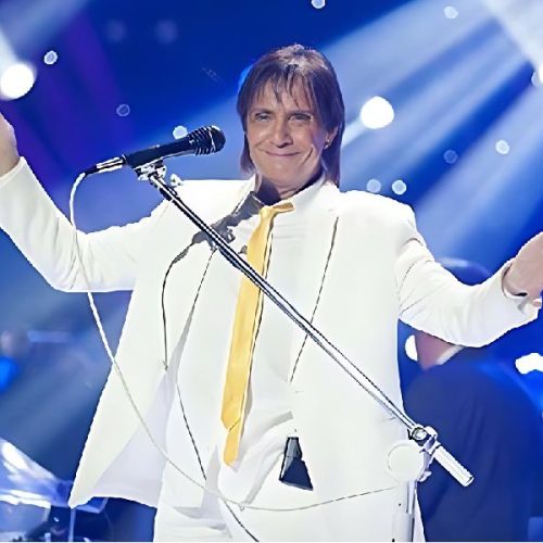 Roberto Carlos faz show gratuito e inaugura arena da Virada em Salvador