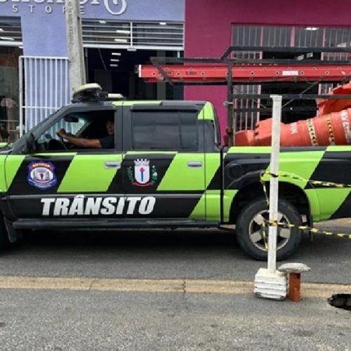 Rompimento de esgoto provoca interdição emergencial e risco de desabamento em Guanambi