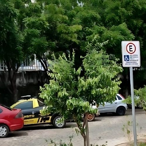 SMTT reforça sinalização no Hospital Municipal e cobra respeito às vagas exclusivas em Brumado