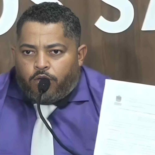 Servidor preso por pedofilia em Ituaçu ganha licença-prêmio e revolta vereadores