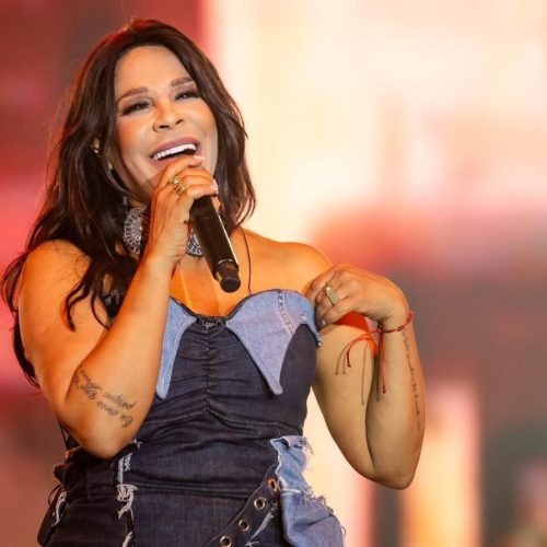 Silvânia Aquino rompe silêncio e expõe bastidores de saída da Calcinha Preta: “Não foi minha escolha”