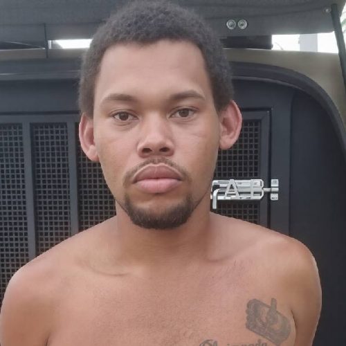 Suspeito de matar homem por dívida de drogas é preso após tentar fugir em Carinhanha