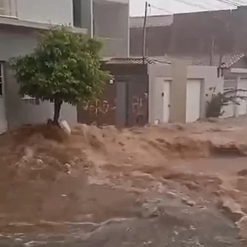 Após temporais em Brumado e Conquista, 25 cidades da Bahia entram em alerta de tempestade