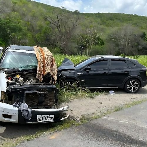 Tragédia na BR-116: colisão entre carreta e três carros mata motorista no sudoeste da Bahia