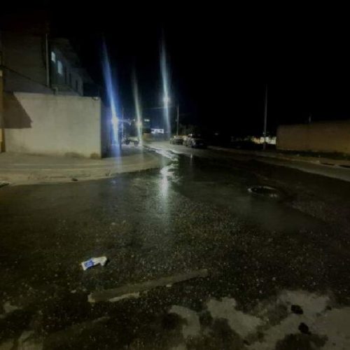 Vazamento de esgoto a céu aberto provoca transtornos e preocupa moradores em Conquista
