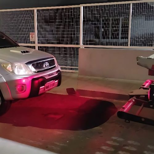 Veículo é guinchado após bloquear garagem em guia rebaixada em Guanambi