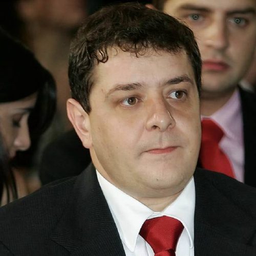 Viagem paga, fábrica de cannabis e investigação: Lulinha admite benefício de lobista preso