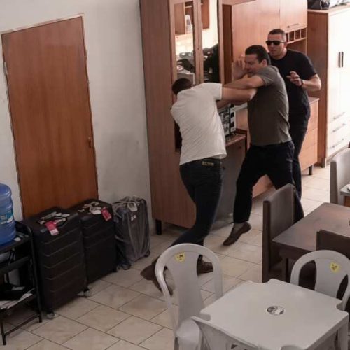 Vídeo mostra prefeito agredindo vereador dentro de loja em Correntina