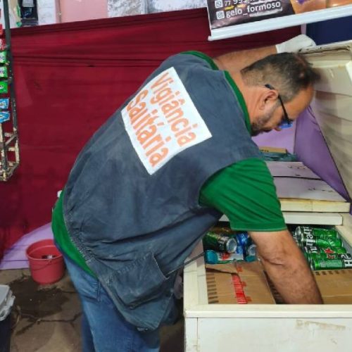 Vigilância Sanitária apreende bebidas impróprias para consumo durante festa em Carinhanha