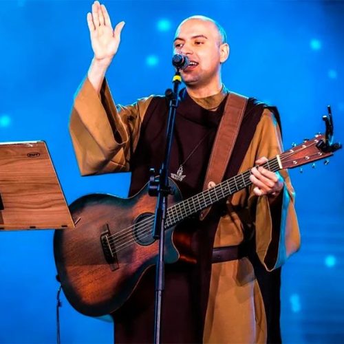 Vitória da Conquista anuncia show de Frei Gilson para novembro de 2026