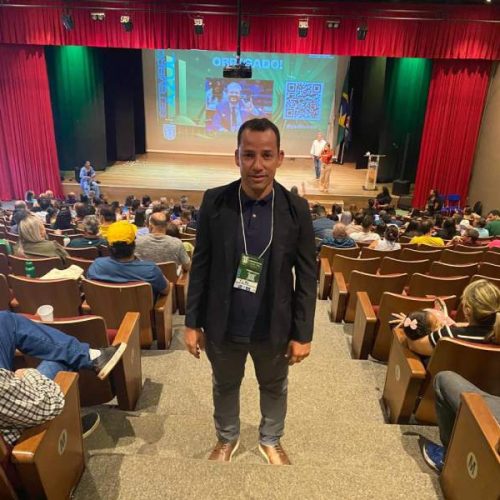 Yuri Fernandes pressiona por direitos da comunidade surda na Assembleia da Bahia