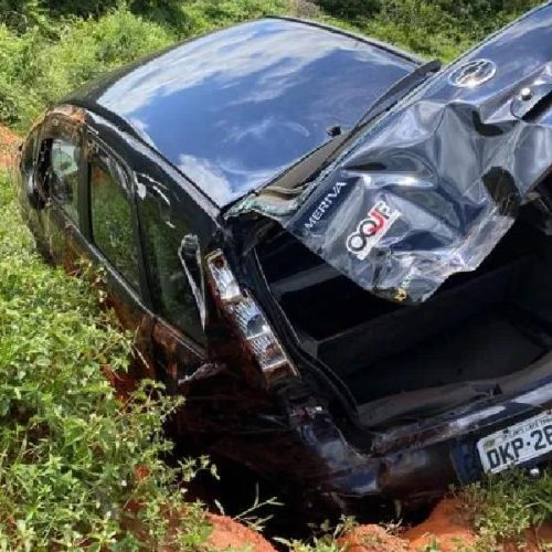 Colisão entre carro e caminhão-tanque em trevo da BA-617 deixa ferido em Caculé