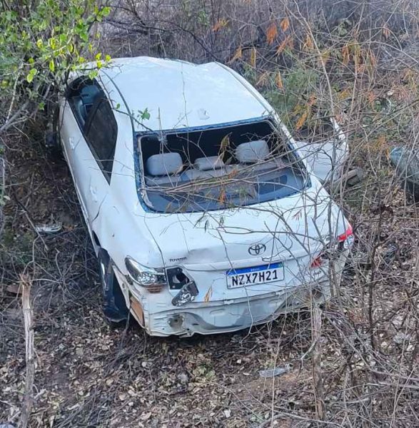 #Chapada: Carro sai da pista e cai em ribanceira na Serra das Almas em Rio de Contas 