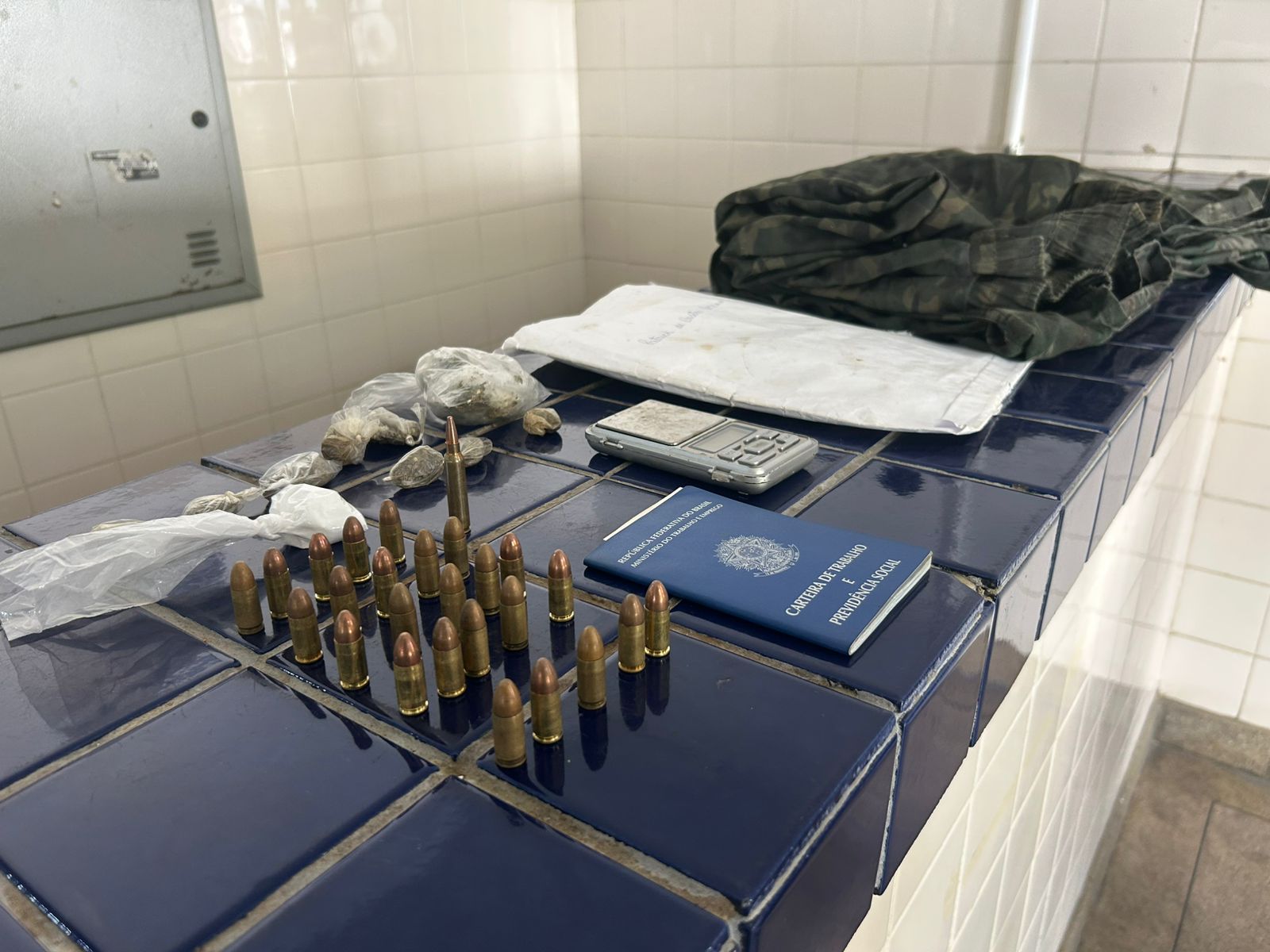 CETO desmantela esconderijo de criminosos em Brumado e recupera dois veículos roubados e munições