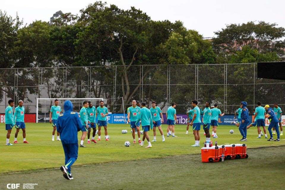 De olho no Paraguai, Ancelotti faz testes no ataque da Seleção Brasileira