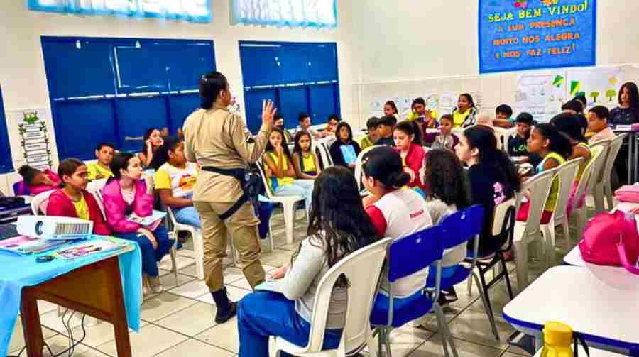 24º BPM realiza palestra sobre bullying para alunos do 5º ano em escolas de Brumado