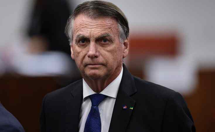Bolsonaro é alvo de operação da PF, recebe tornozeleira e está proibido de usar redes sociais