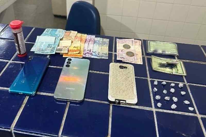 Homem é preso por tráfico de drogas no bairro Dr. Juracy, em Brumado
