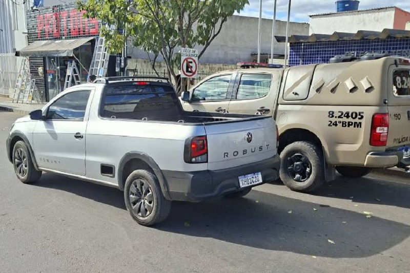 Polícia Militar apreende carro adulterado durante patrulha na BA-142, em Ituaçu