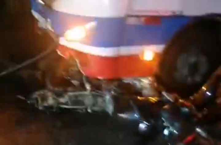 Homem morre e passageiros ficam feridos após colisão entre micro-ônibusna rodovia Itapetinga-Itambé